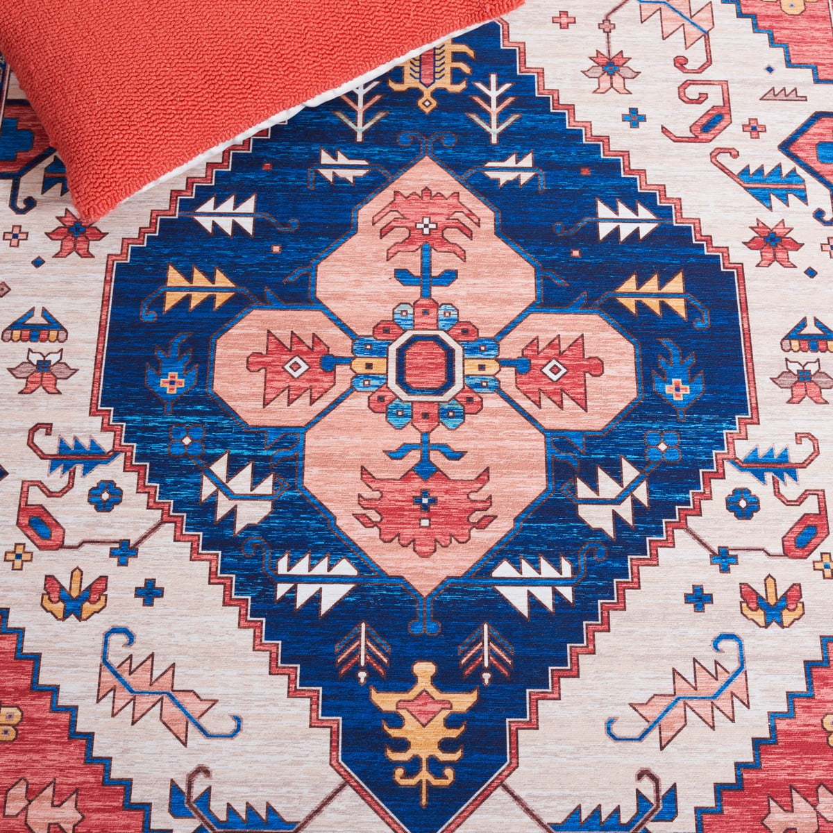 SAFAVIEH Tucson Barrfind Traditional Machine Washable Area Rug, 6' x 6' Round, Rust/Blue
