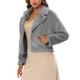 thumbnail image 4 of Chaqueta corta de pelaje sintético esponjoso de manga larga con cuello de muesca para mujer Inspire Chic en gris, 4 of 6
