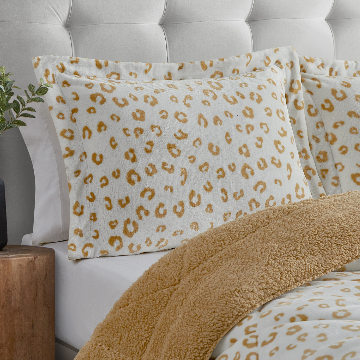 Design Studio Leopard Tan Ultra 3-Piece Plush/Sherpa Comforter Set - Queen