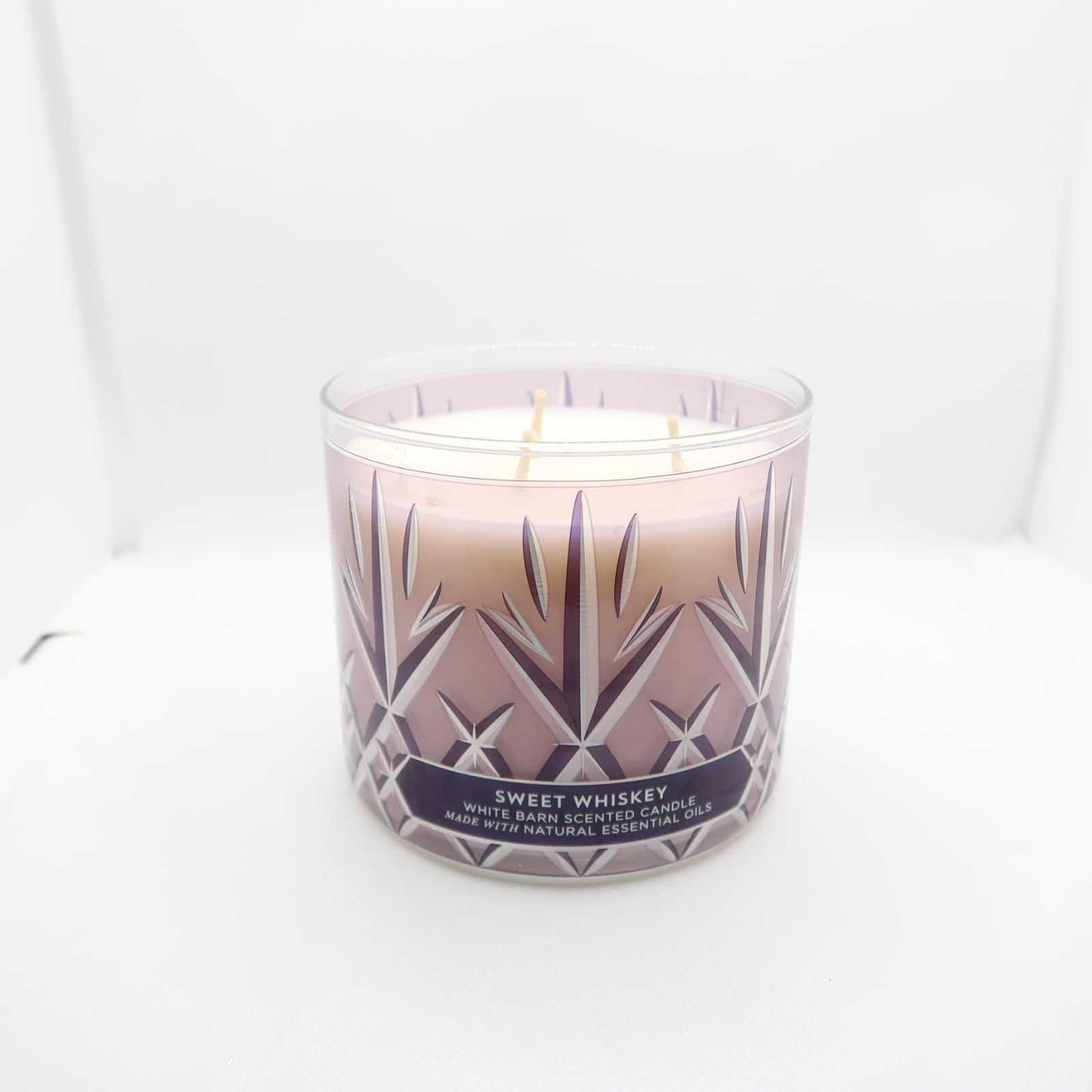 Bath and Body Works, White Barn 3Wick Candle w/Essential Oils 14.5 oz 2022 Christmas Scents