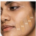 thumbnail image 3 of Base de maquillaje Fenty Beauty Soft Lit Naturally Luminous 250 30 ml, 3 of 5