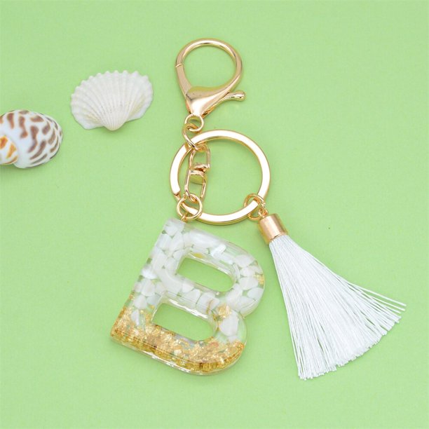 Llavero creativo de resina con 26 letras para hombre y mujer, colgante con borla blanca, dijes, adornos para bolsos, accesorios, regalos de recuerdo