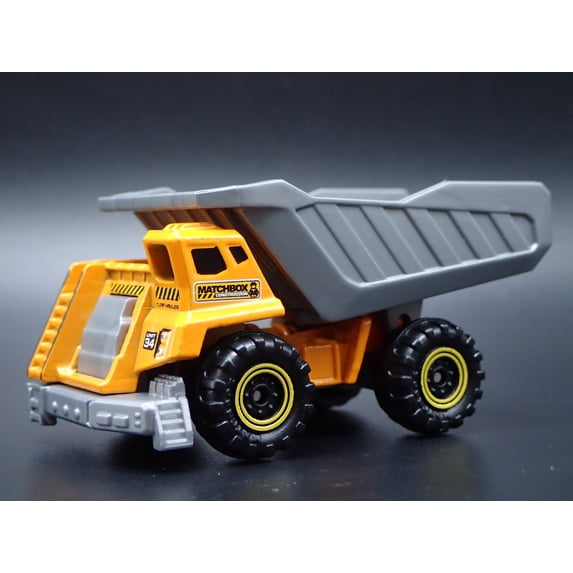 Open Box DUMP TRUCK YELLOW 1:64 MB SCALE COLLECTIBLE DIORAMA DIECAST MODEL CAR