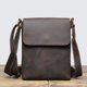 thumbnail image 1 of Bolso de hombro casual de cuero para hombre, bolso de piel de vaca con parte trasera inclinada de piel de caballo, bolso retro para hombre, simple, 1 of 6