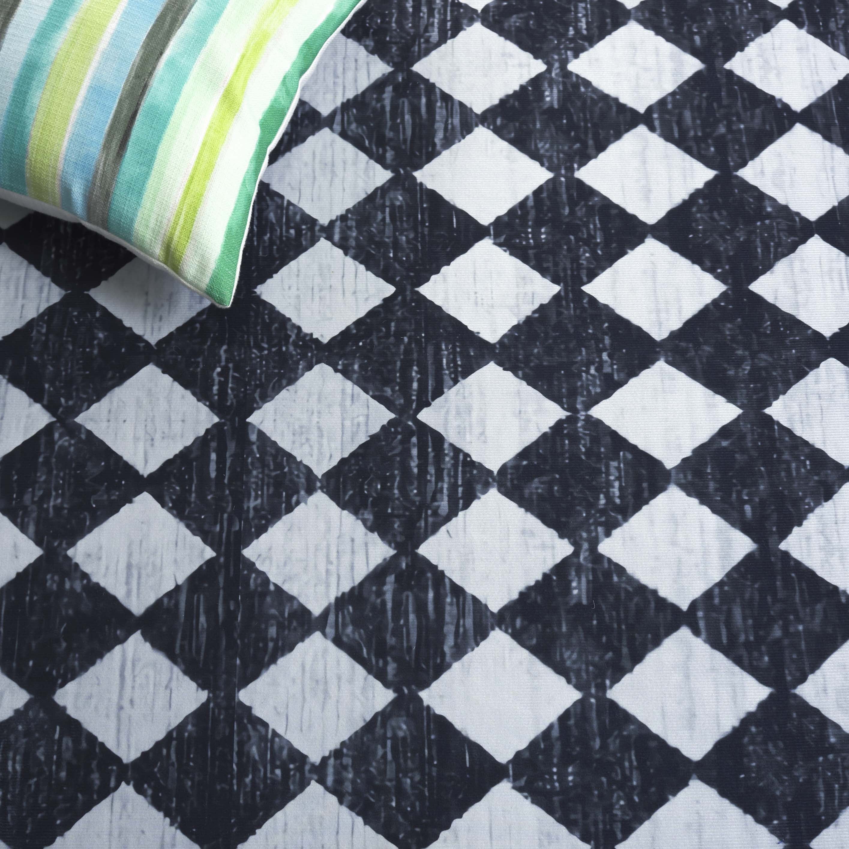 SAFAVIEH Santa Clara Anabella Geometric Polyester Area Rug, Black/Ivory, 6' x 6' Square
