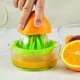 thumbnail image 4 of Exprimidor de limón - Exprimidor de cítricos, sin BPA, prensa manual antideslizante con taza medidora - Exprimidores manuales fáciles de usar y limpiar para jugo de naranja o lima fresco - Gadgets de cocina Sincero Electrónica, 4 of 5