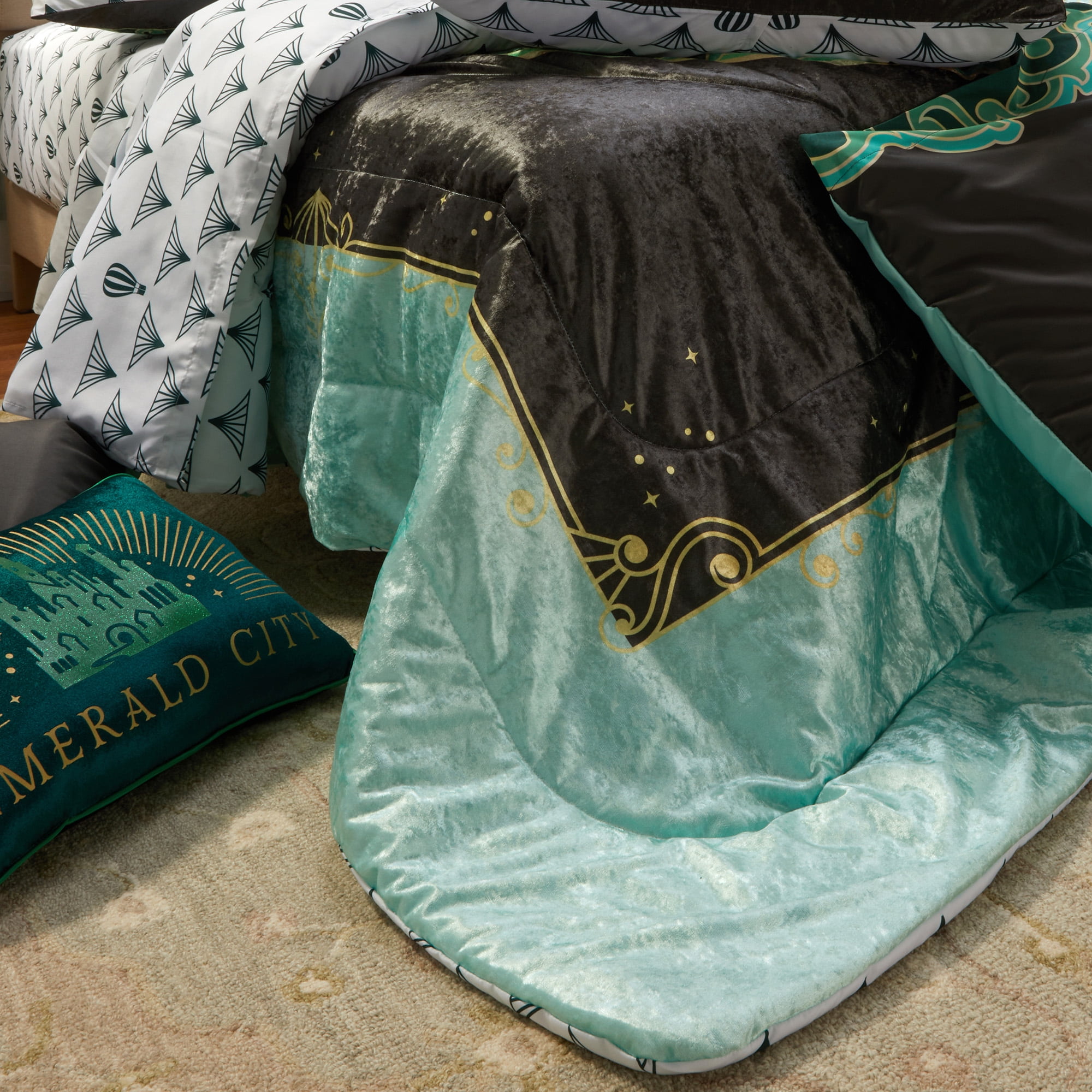 Wicked Velvet Full Bed in a Bag, Comforter Sheet Set Sham and Tote