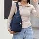 thumbnail image 5 of Bolso bandolera de viaje moderno para hombre y mujer, de tela impermeable de gran capacidad, práctico bolso bandolera frontal., 5 of 8