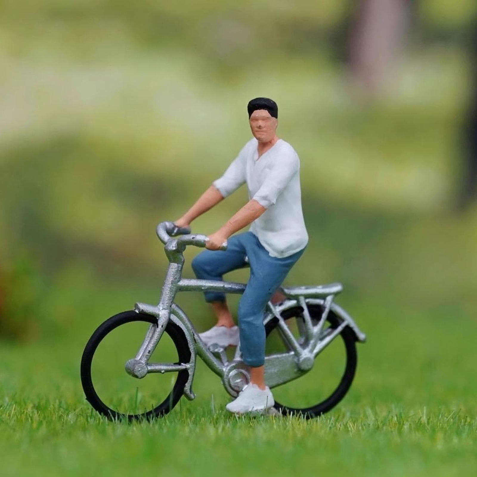 JWQFBC 1:64 People with Bike DIY Crafts Sand Table Ornament Miniature Biker for Diorama man