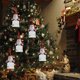 thumbnail image 4 of DIY adornos navideños colgantes nombre bendición resina muñeco de nieve resistente a caídas encantador sosteniendo un rollo de pergamino colgante colgante de árbol de Navidad, 4 of 8