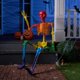 thumbnail image 4 of Esqueleto de Halloween JOYIN, 175 cm, arcoíris, plegable para exteriores, 4 of 9