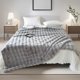 thumbnail image 5 of Manta polar de terciopelo de doble cara | Suave y cálida para todas las estaciones | 130 x 190 cm | Colores lisos para cama, sofá, siesta escolar y viajes | Lavable a máquina, 5 of 6