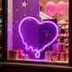 thumbnail image 5 of Letrero luminoso de neón en forma de corazón, rosa y rojo | Decoración de pared LED de plástico de 22,5 x 22,5 cm con doble alimentación por USB | Iluminación ambiental para interiores y exteriores, 5 of 6
