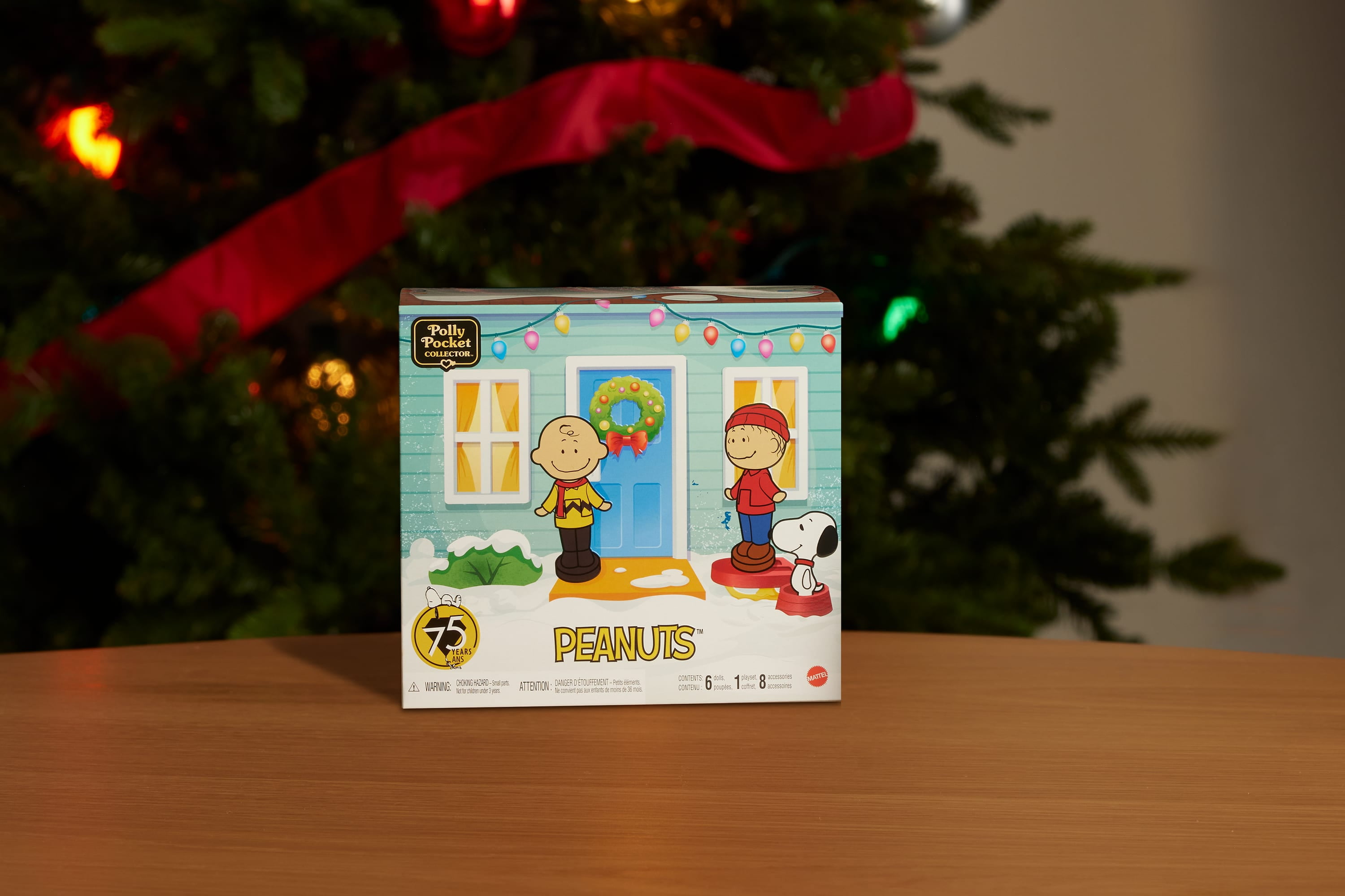 Polly Pocket Micro Dolls and Playset, Collector Peanuts Compact with 7 Accessories