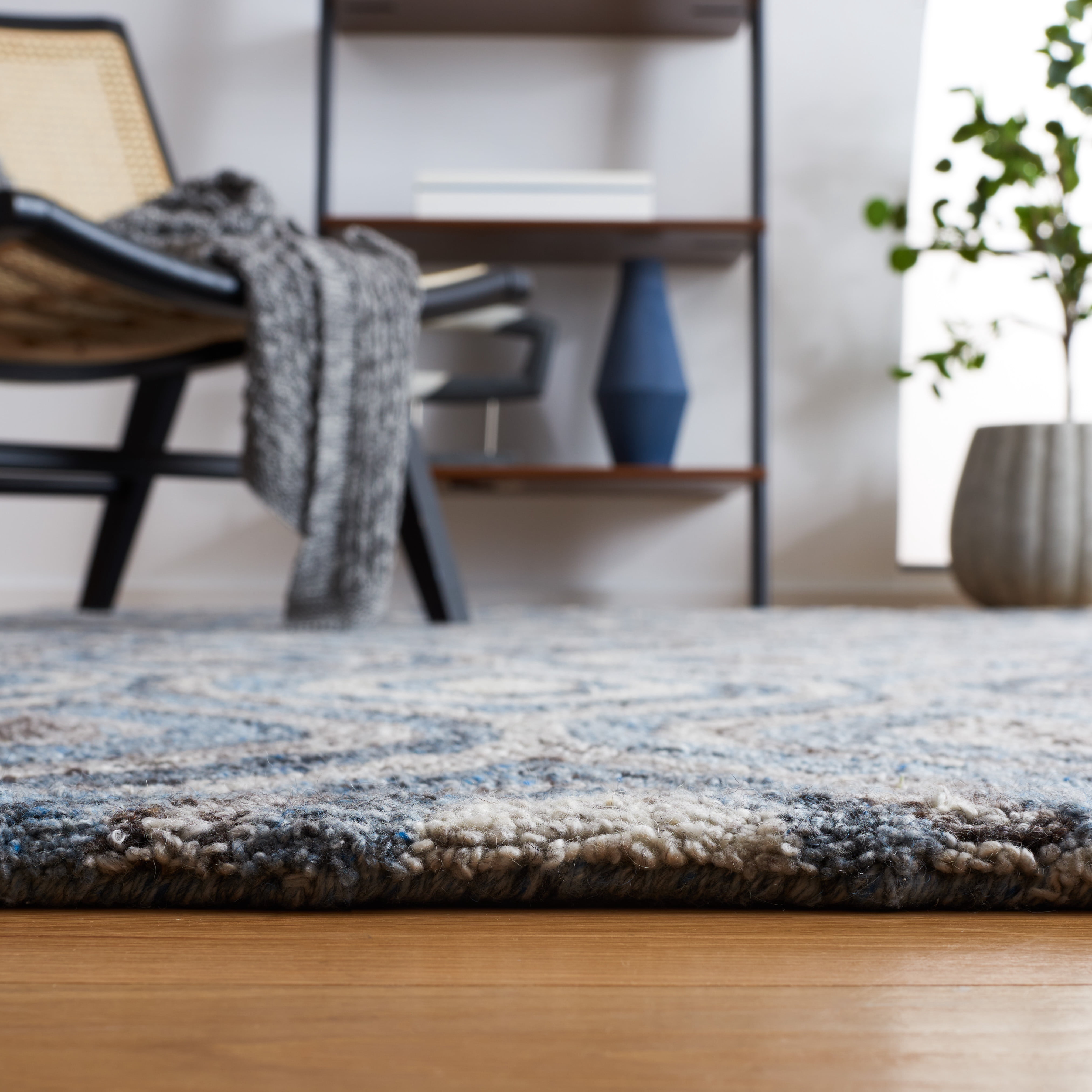 SAFAVIEH Abstract Salima Geometric Area Rug, Gray/Blue, 5' x 8'