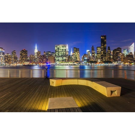 Manhatten 1 Light - Manhatten skyline at dusk from Gantry Plaza, New York, USA Print Wall Art By Jordan Banks