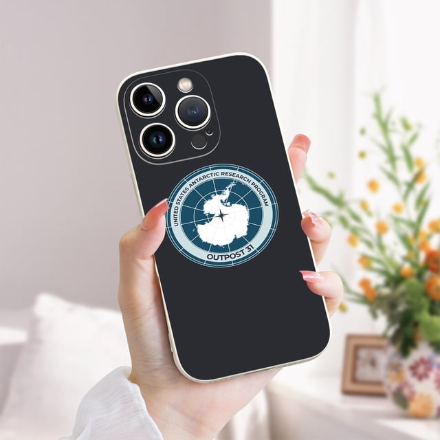 Mejore la estética y la durabilidad de su iPhone con una cubierta de teléfono de goma TPU flexible y contemporánea a prueba de golpes con gráficos de dibujos animados