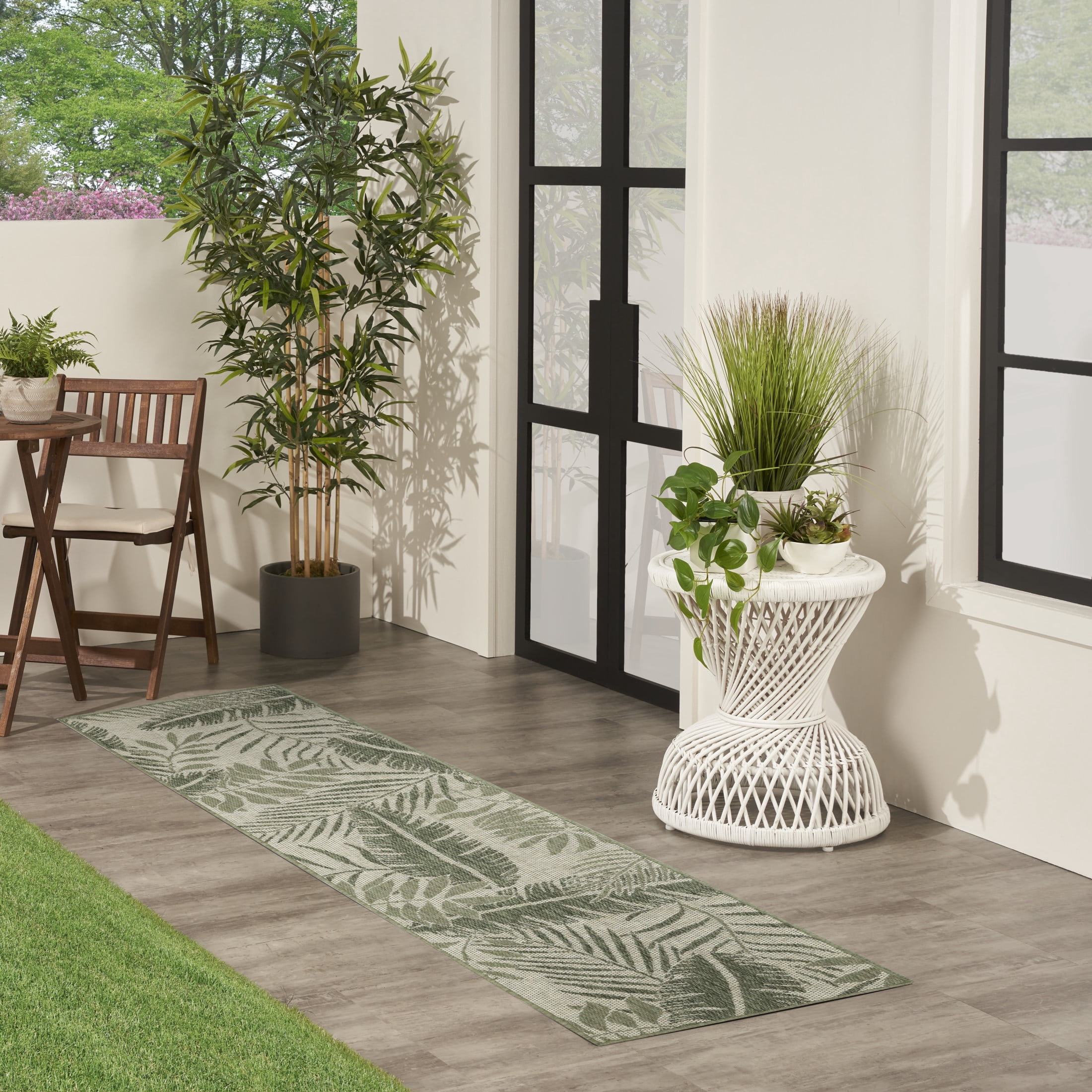 Nourison Garden Oasis 2' x 8' Ivory Green Outdoor Rug