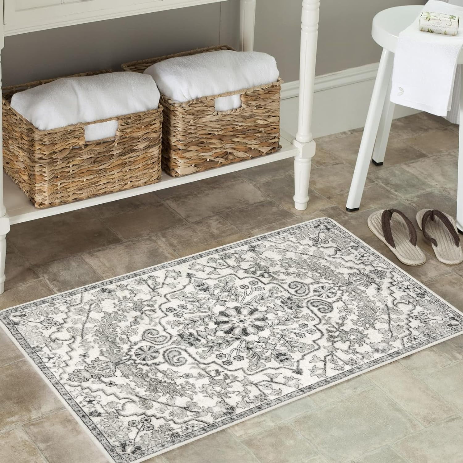 Wonnitar 2'x3' Bohemian Floral Medallion Area Rug,Oriental Distressed Small Bath Rug Country Vintage Doormat Faux Wool Non-Slip Washable Low-Pile Carpet for Bathroom Kitchen Laundry Room Decor