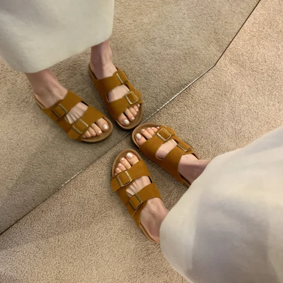 Boken Shoes 2024 Summer New Flat Bottomed Flat One Word Belt Square Buckle Thick Sole Beach Boken Shoes Cool Slippers