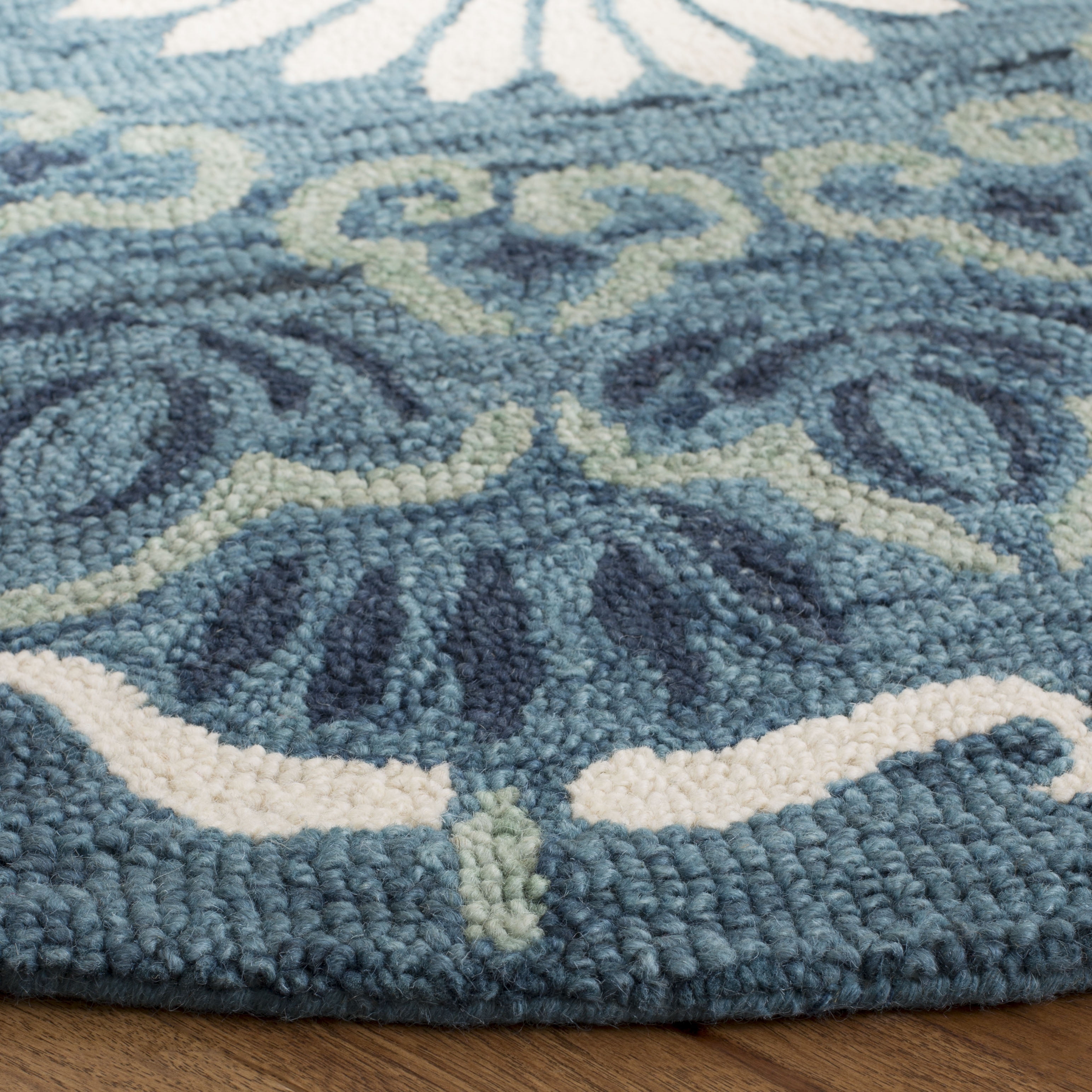 Safavieh Novelty Tamsen Looped Floral Area Rug