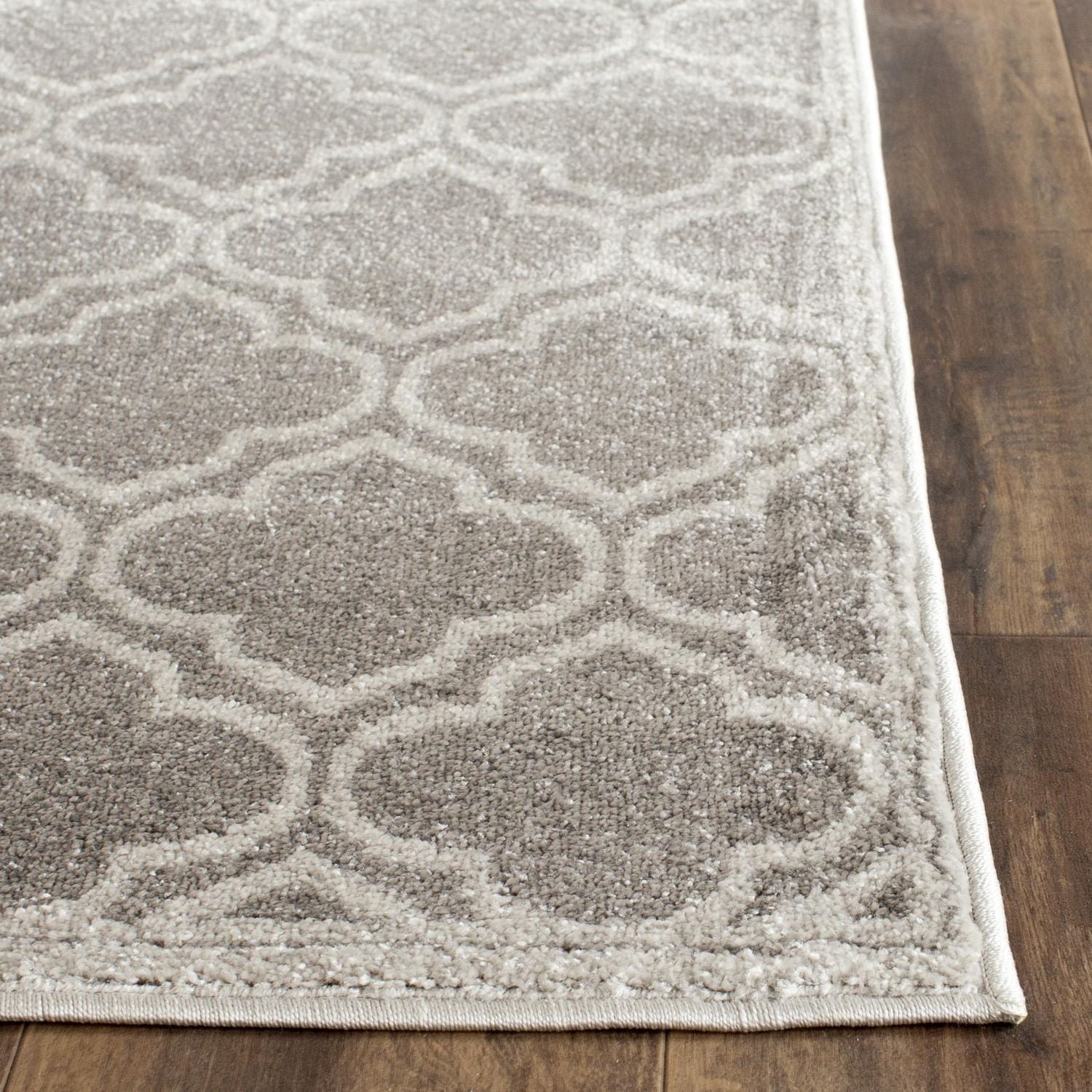 Safavieh Amherst Wilson Geometric Area Rug