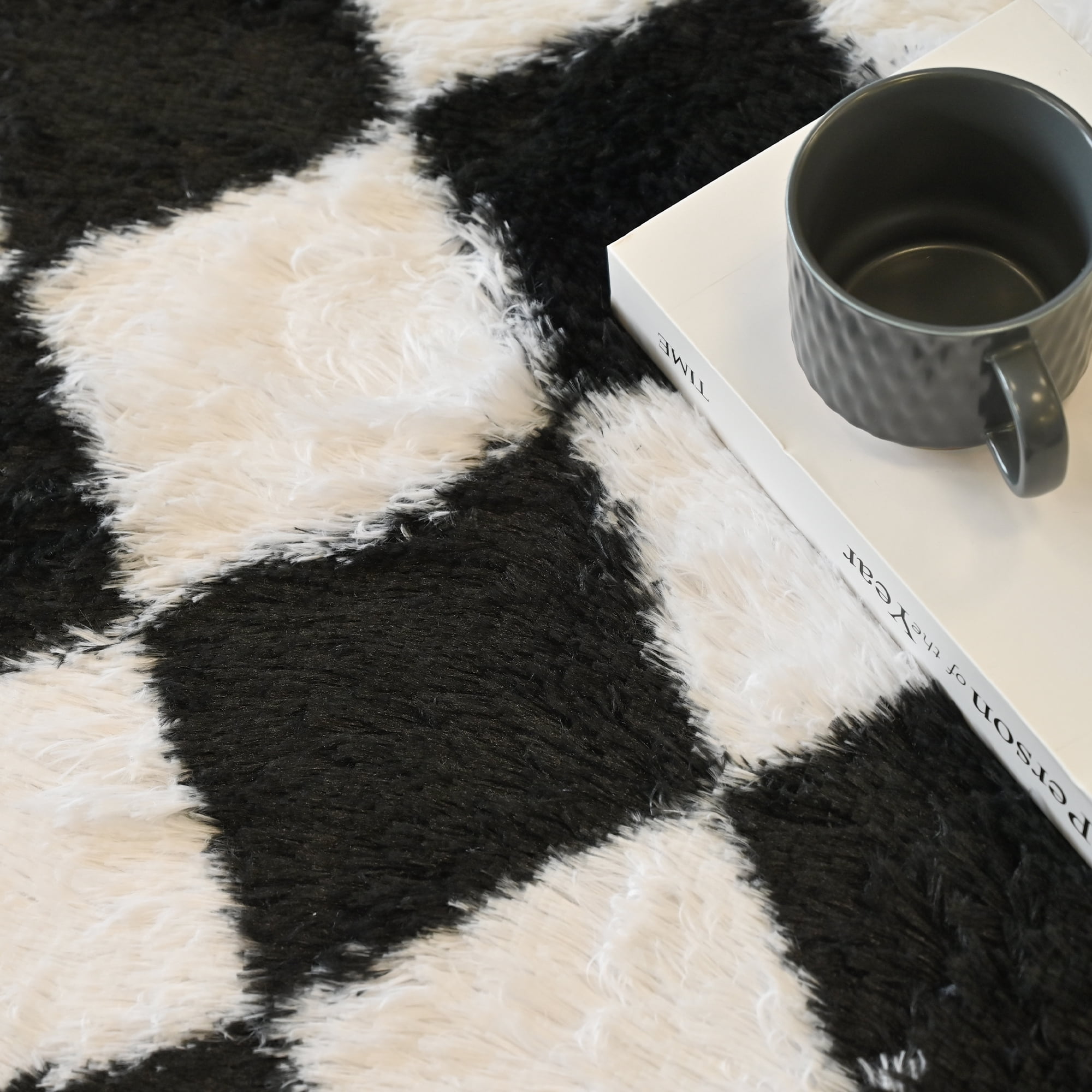 Pentantan 5’x 8’ Shag Area Rugs, Soft Fluffy Modern Checkered Indoor Carpet for Living Room Bedroom, Black & White