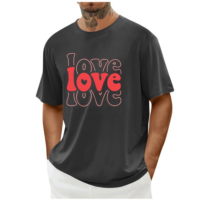 Tops para hombre, blusas y camisas de cuello redondo y manga corta para hombre. Camiseta/camisa informal de cuello redondo y manga corta con estampado de corazones para hombre. Tops de poliéster para