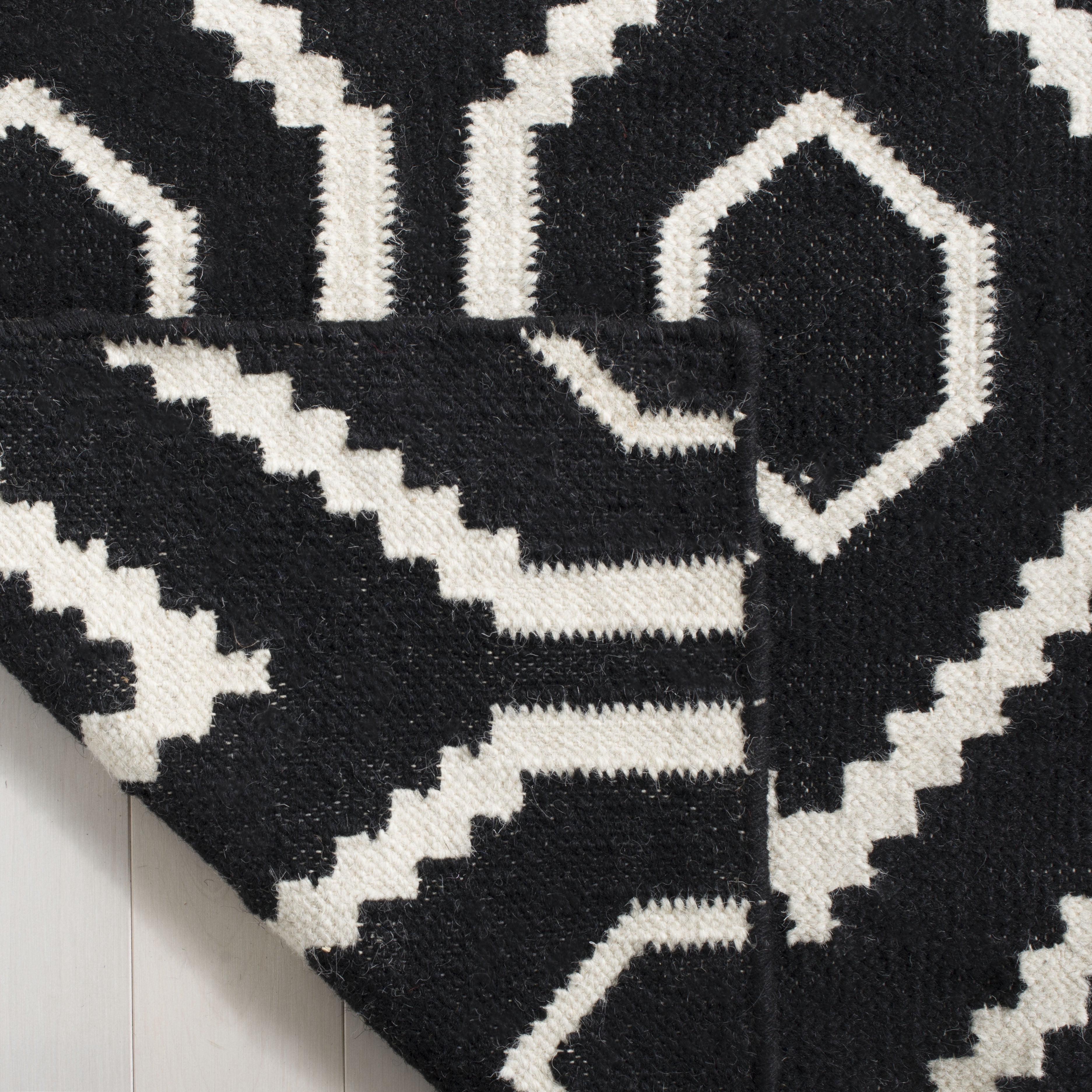 Safavieh Dhurries Bianca Geometric Area Rug, Black/Ivory, 10' x 14'