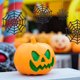 thumbnail image 5 of 50 piezas de tela de araña de plástico para Halloween, accesorios de vacaciones para decoración de Halloween (negro), 5 of 6