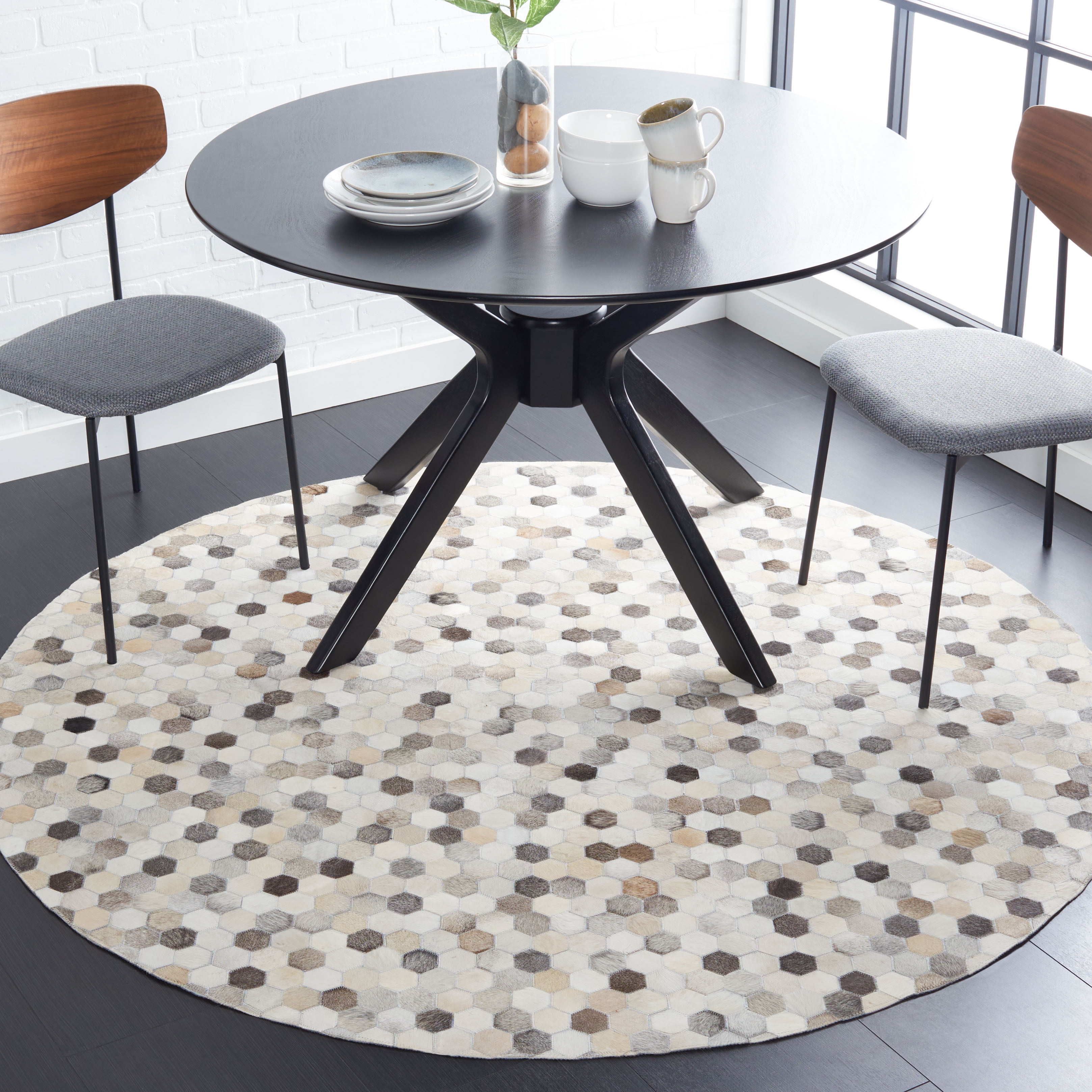 SAFAVIEH Studio Leather Jampa Geometric Area Rug, Ivory/Grey, 6' x 6' Round
