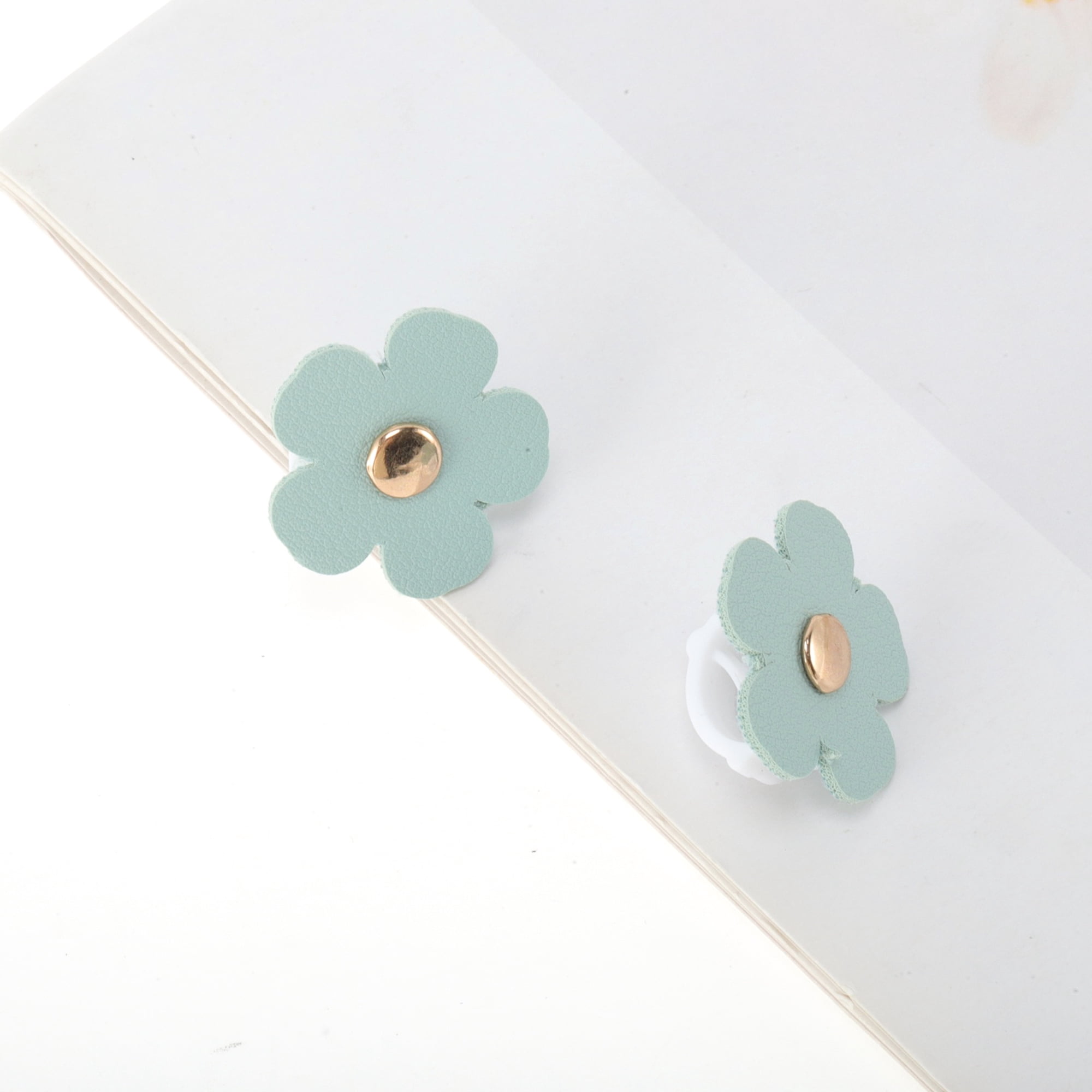 Unique Bargains Faux Leather Flower Shoelace Charms 1 Pair Light Blue