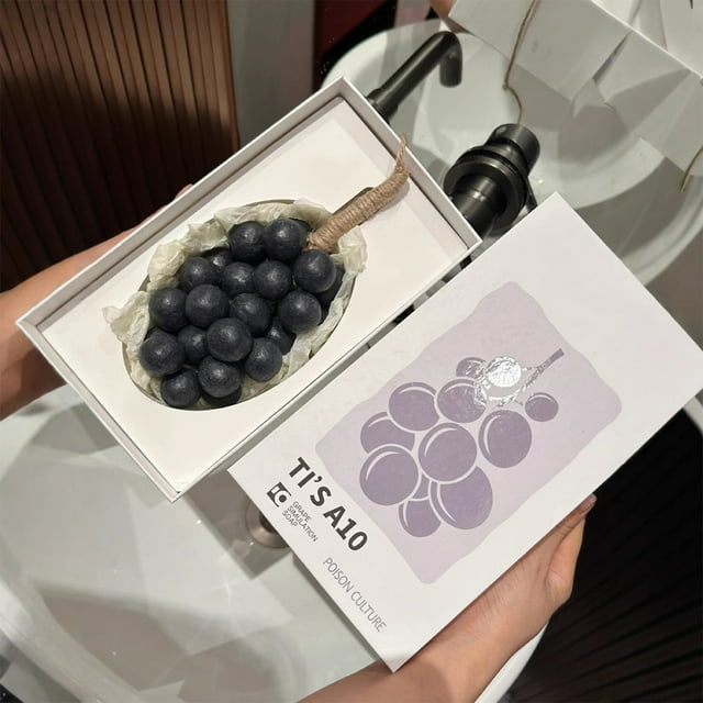 Dvkptbk Savon en Cire T-Shirt Vert Imitation Grappes de Raisin Savon Fait à la Main Compagnon Cadeau Laver le Visage Bain Ornements Savon Raisins