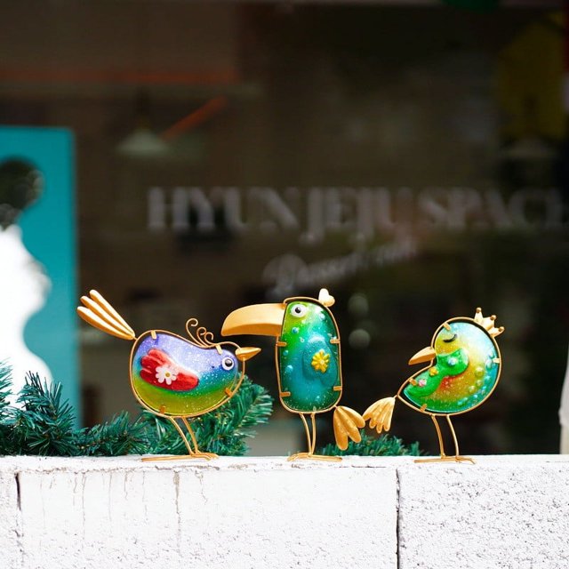 A Set Of 3 Colorful Metal Glass Handicrafts Ornaments Outdoor Courtyard Garden Decorations