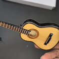 thumbnail image 3 of Modèle de Guitare Miniature Réaliste avec Support - Déco Maison Parfaite & Select, 3 of 9