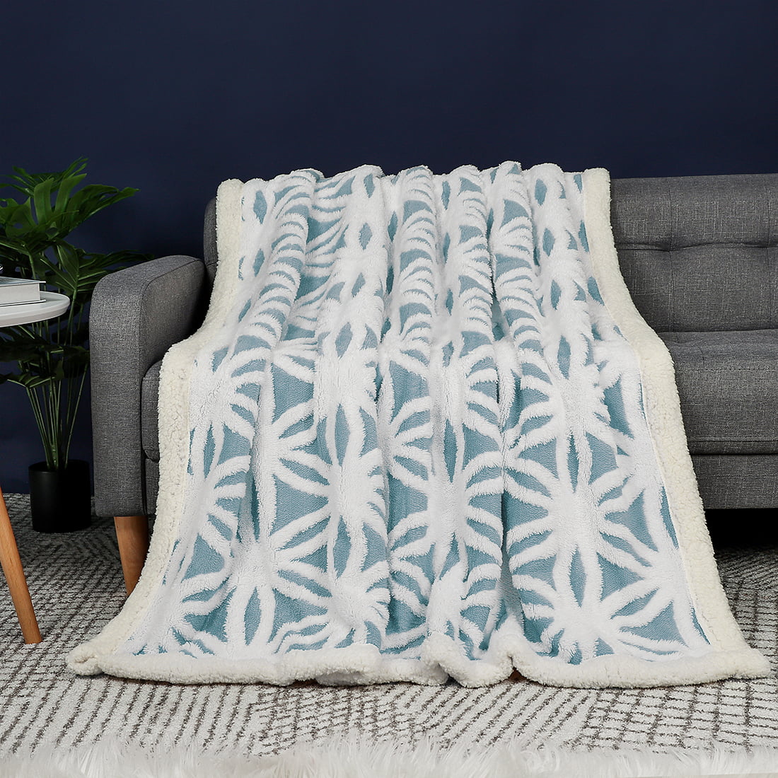 Snowflake Design Lux Fleece Blanket Soft Sherpa Lined Warm Home Sofa Bed Throw 