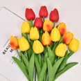 thumbnail image 3 of Flores artificiales Flor falsa Tulipán Material de látex Toque real para sala de bodas Decoración de fiesta de hotel en casa y decoración de bricolaje (red-20pcs)_ kaili Sencillez, 3 of 5