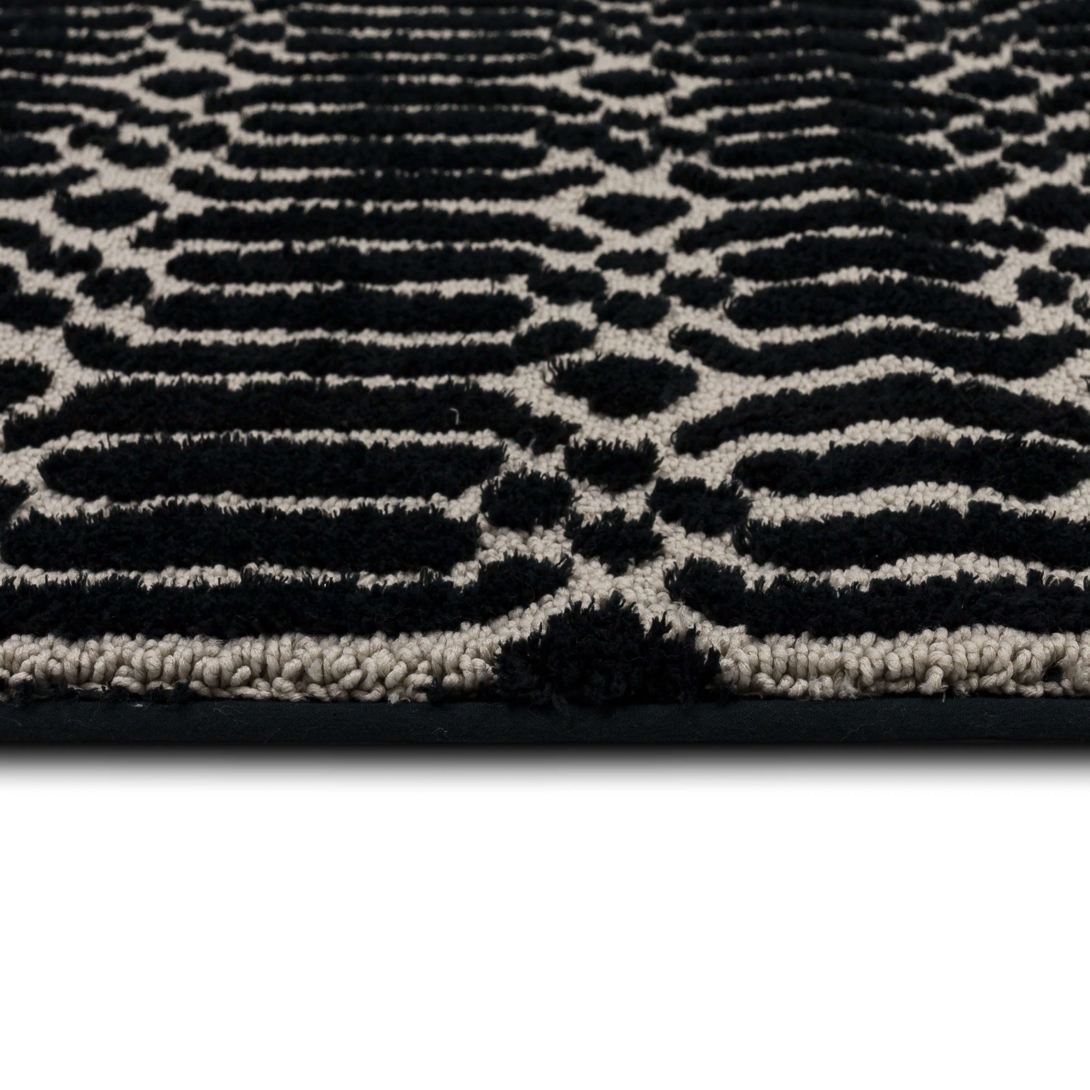 Mohawk Linkage Bath Mat Soft Absorbent Quick Dry Machine Washable Non-Slip Bathroom Mat, Black/ Flint, 20" x 34"