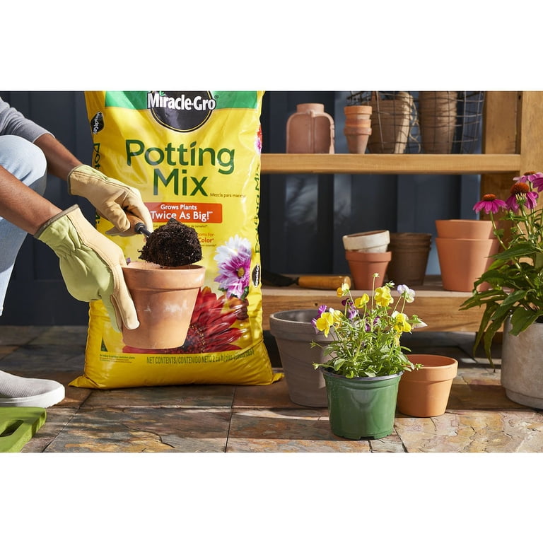 Miracle-Gro 75652301 Potting Mix, 2 cu-ft Bag