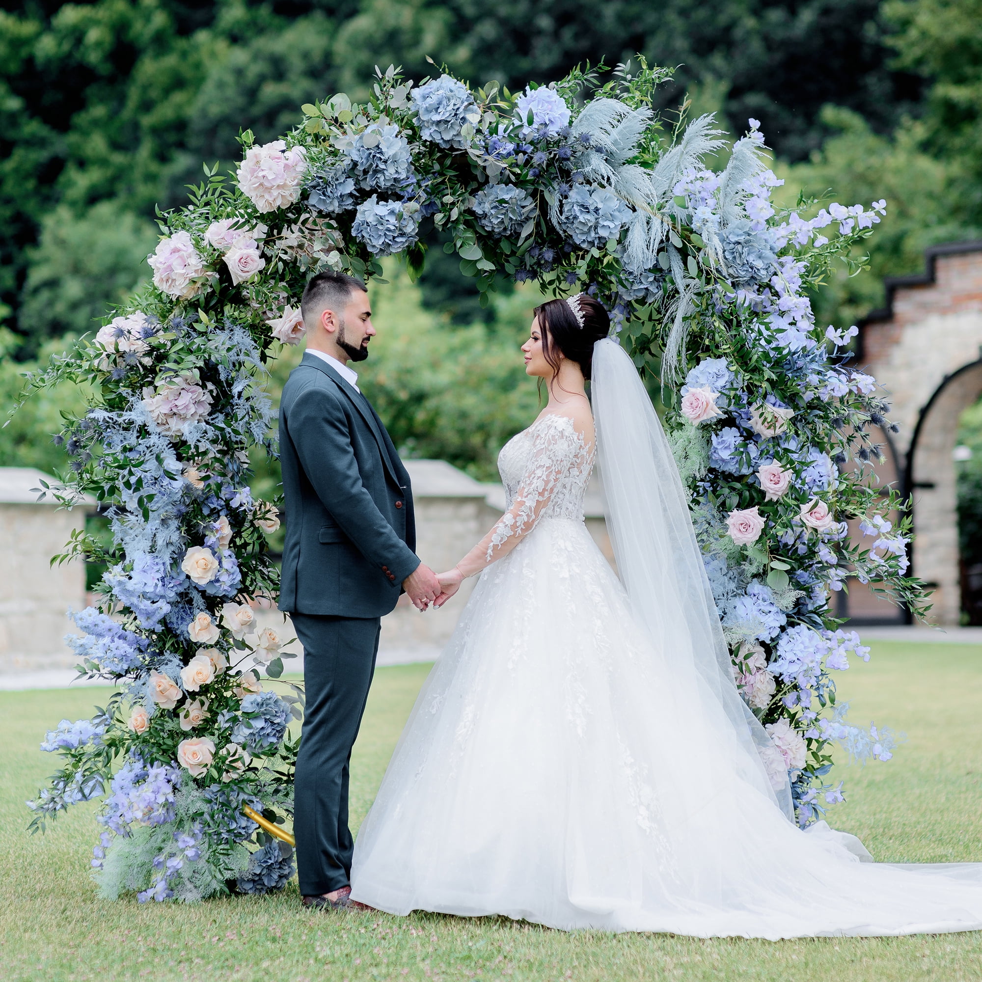 JOPESO 6.6FT Garden Arch for Wedding, Metal Round Backdrop Stand Wedding Arch, Circle Arch Frame Balloon Backdrop Stand with Base for Party Birthday Graduation Baby Shower Anniversary Ceremony Decor