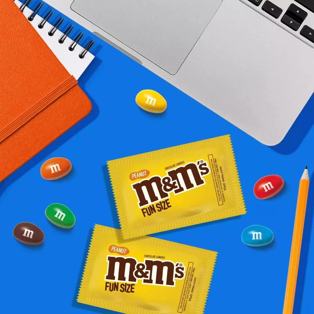 M&M Peanuts Candy - 2lb Bulk Peanut M&Ms Candy - 50 Fun Size Individually Wrapped M&M Candy - Peanut Chocolate M&Ms Bulk Candy - Chocolate Candy Bulk Bag - 2 Pounds