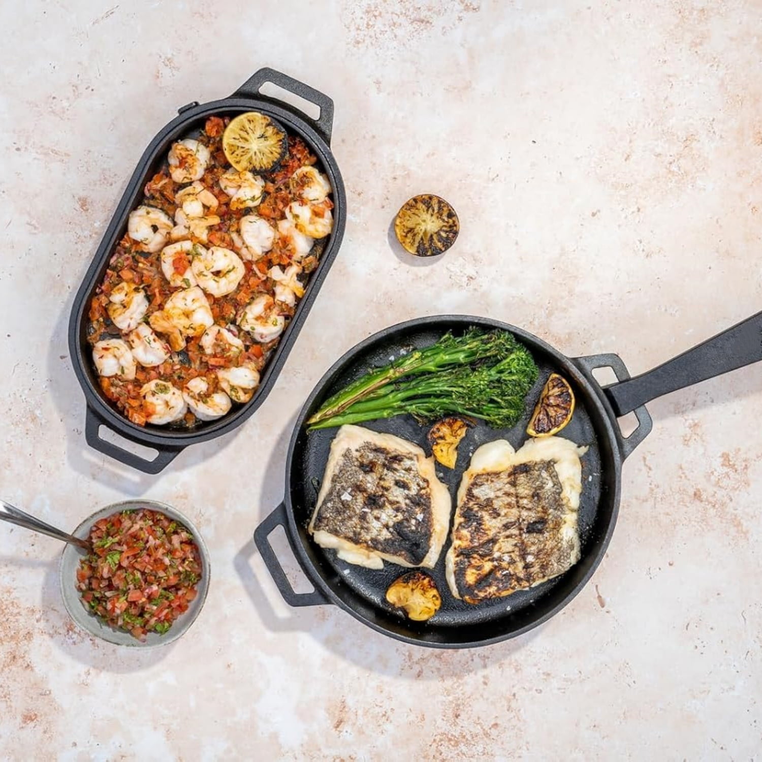 Cast Iron Sizzler Pan - Griddle Frying Pan, Sizzler Plate with Removable Handle and Stainless Steel Trivet, Pre-Seasoned Non-Stick Oven Safe Cookware, Pizza Oven and BBQ Accessories