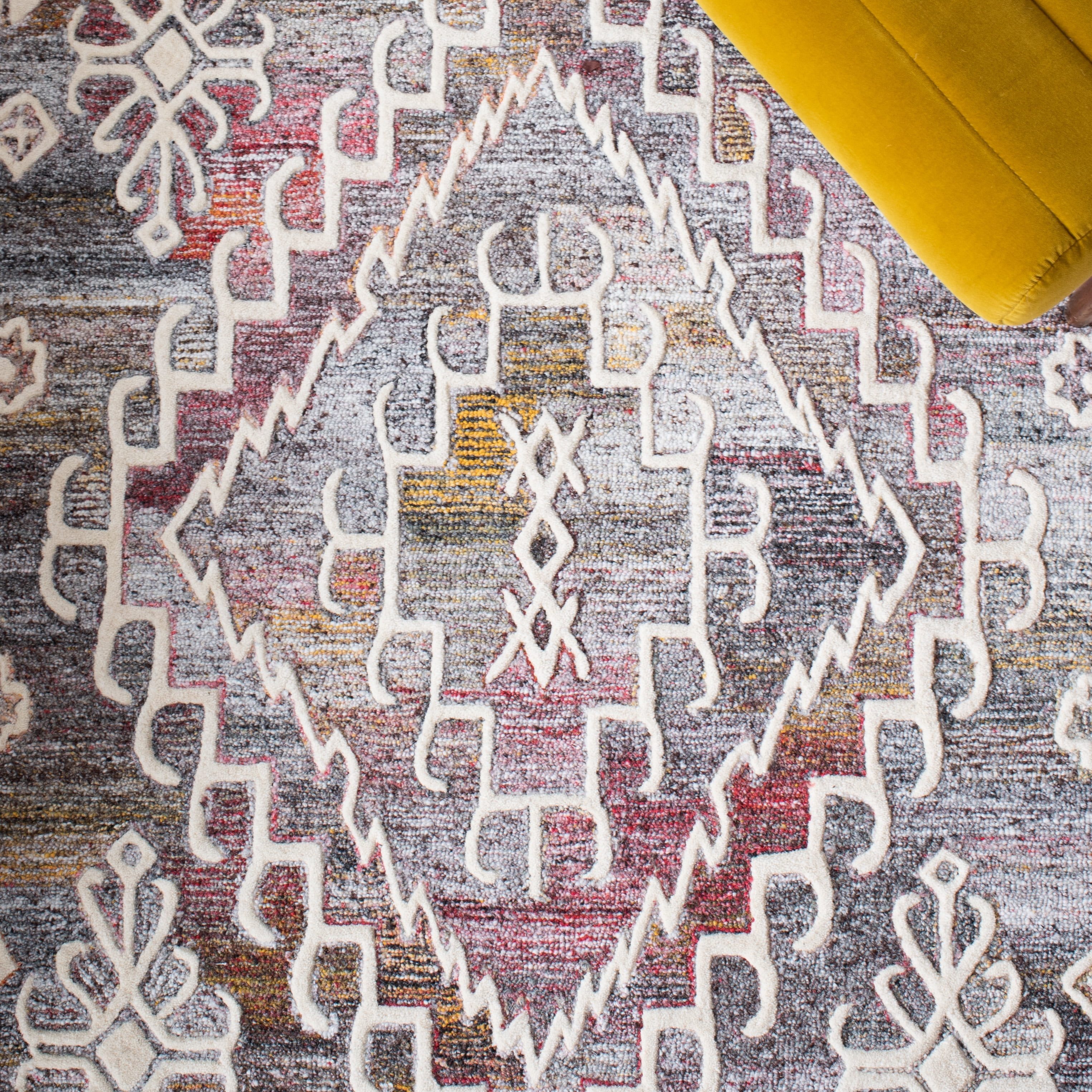 Safavieh Metro Denise Medallion Area Rug, Red/Ivory, 3' x 5'