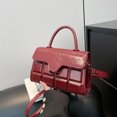 thumbnail image 3 of Bolso Cuadrado Pequeño Retro, 3 of 9