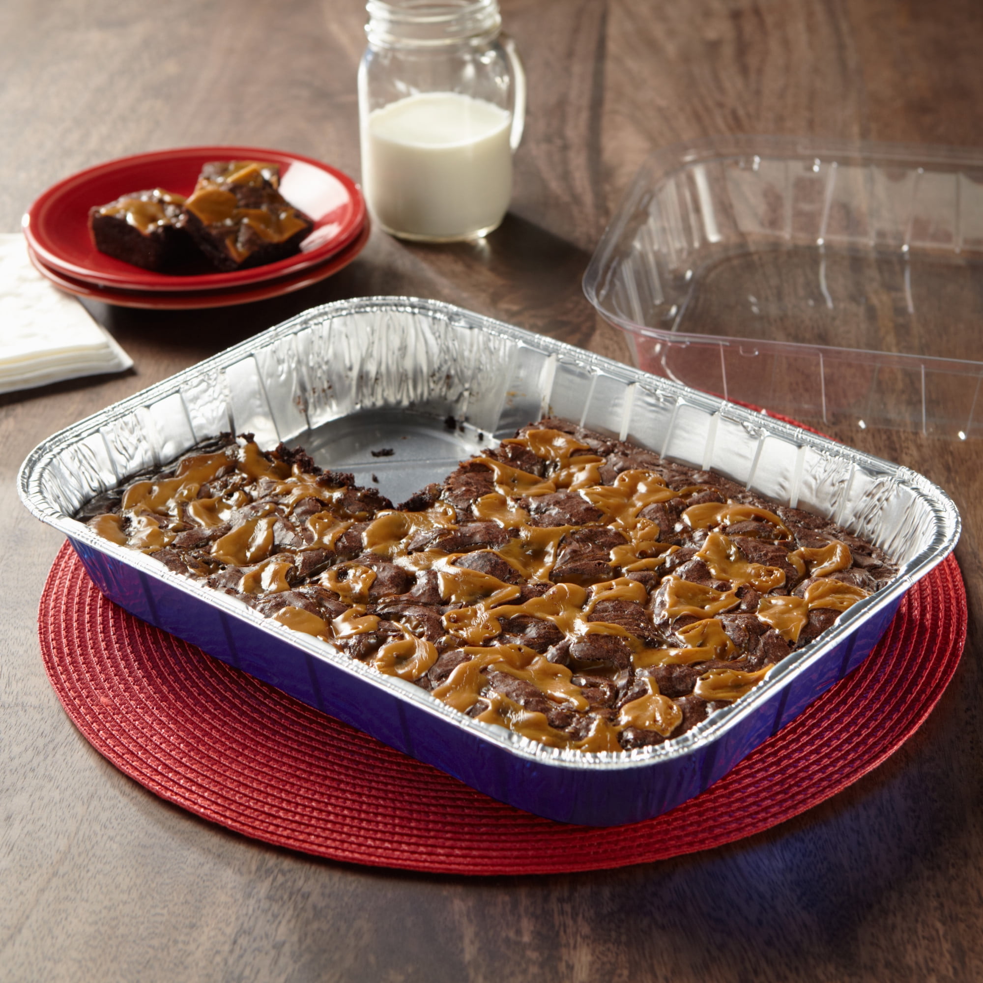 Reynolds Kitchens Non-Stick Disposable Aluminum Baking Pans with Lids, Blue, 13 x 9 in., 2 Count