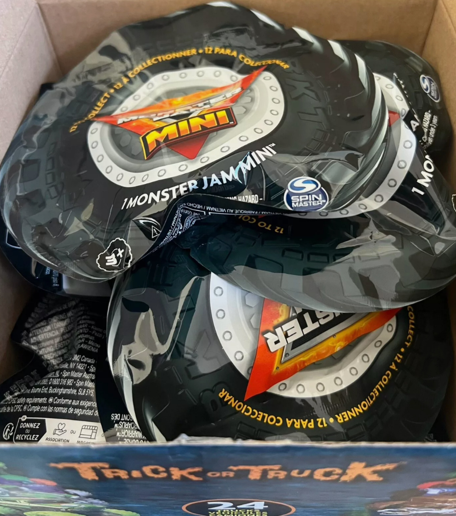 Hot Wheels Monster Jam Mini Trick or Truck Box - 24 Mini Monster Trucks