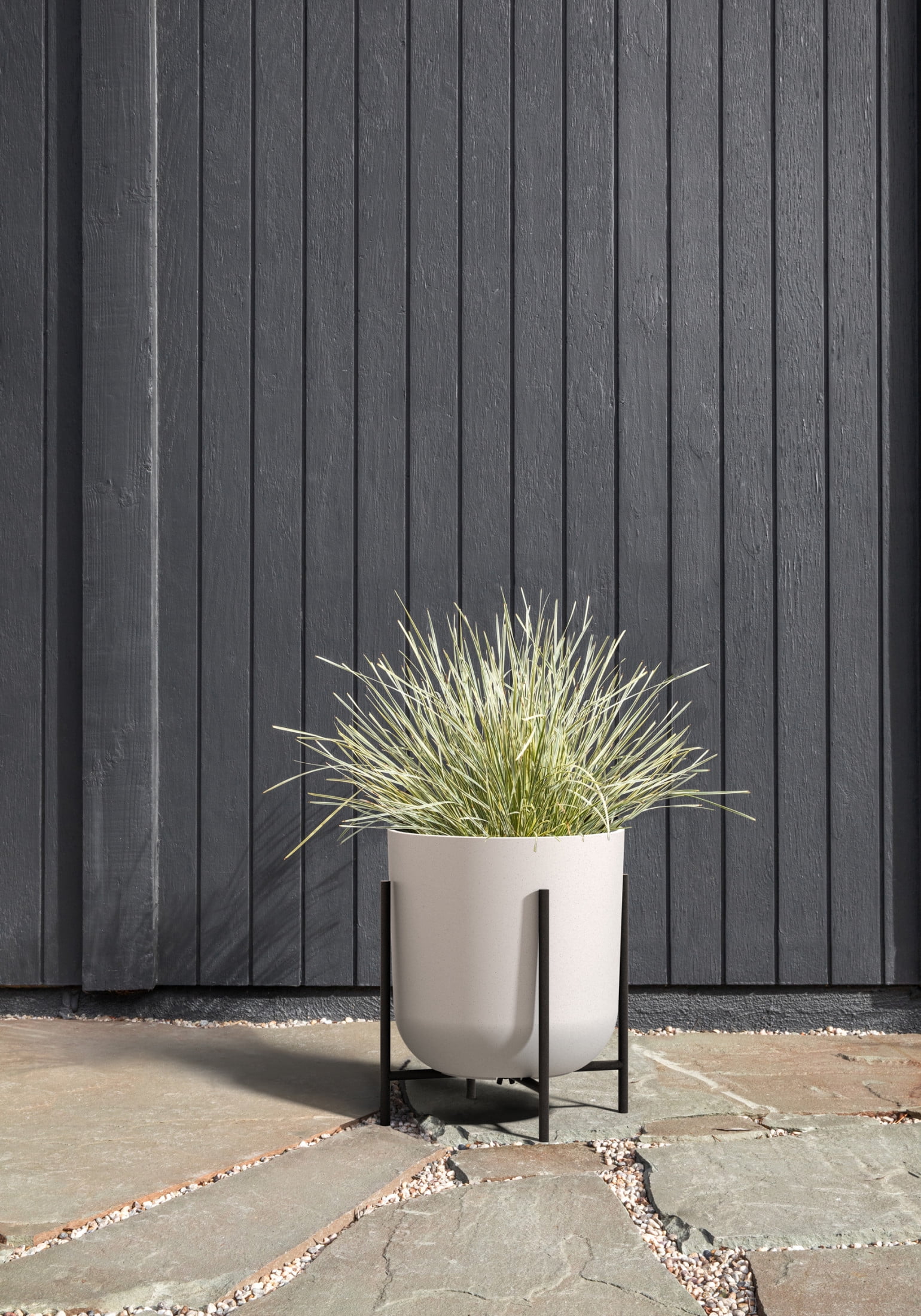 Veradek Mason Series Raised Kona 15" Plastic-Stone Planter with Stand - (White/1 Pack)