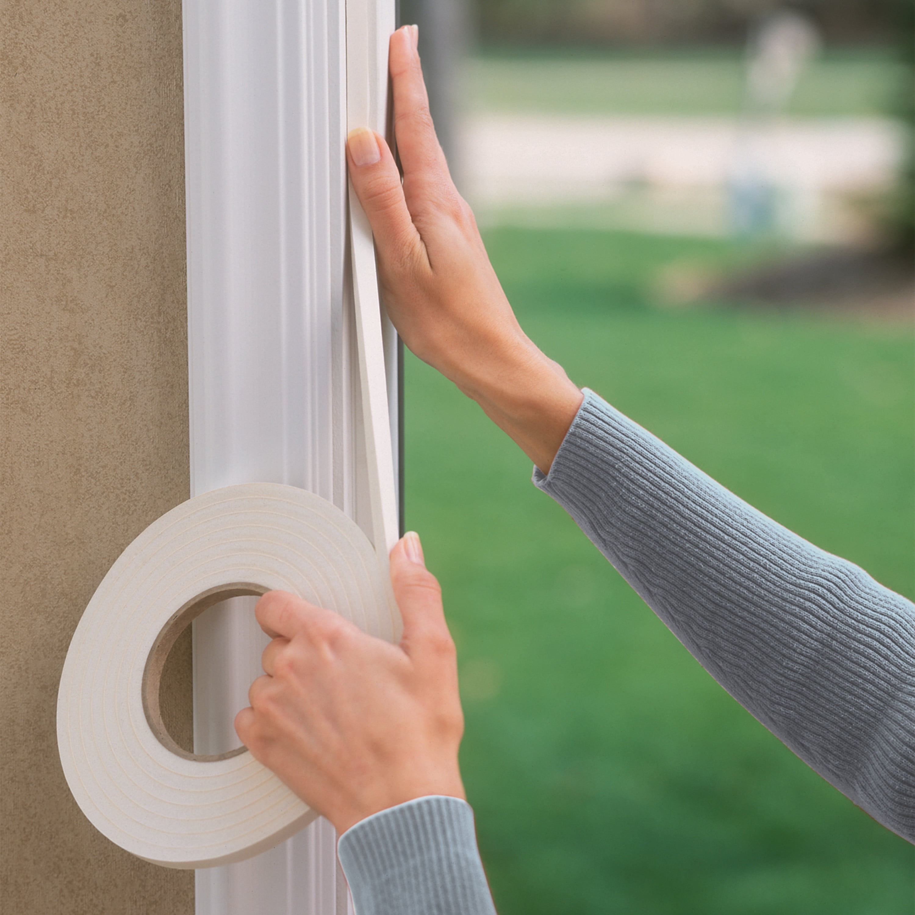 Duck Brand White Foam Large Gap Weatherstrip Seal, 3/4 in. x 3/8 in. x 10 ft.
