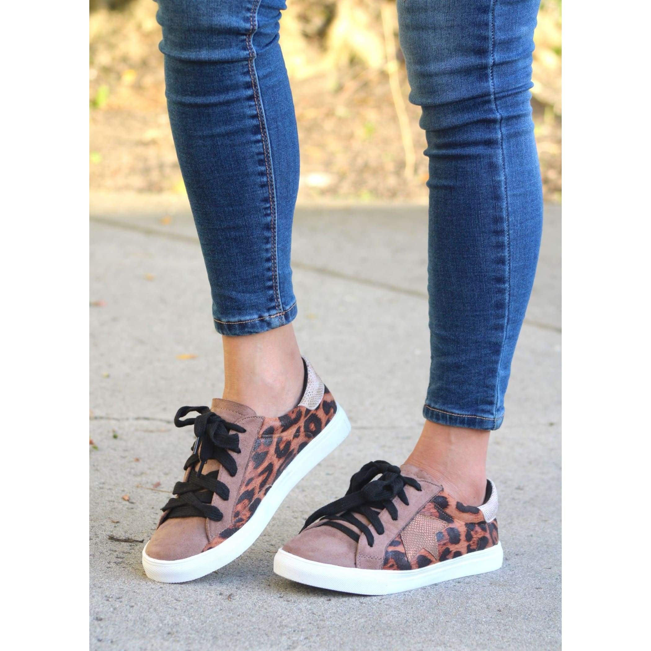 tennis shoes trendy