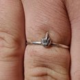 thumbnail image 2 of Anillo de Dedo Medio, Lindo Divertido Anillo Interesante con Incrustado Diamantes de Strass Material de Aleación para Mujeres Regalo de Moda para Todas las Ocasiones, 2 of 3